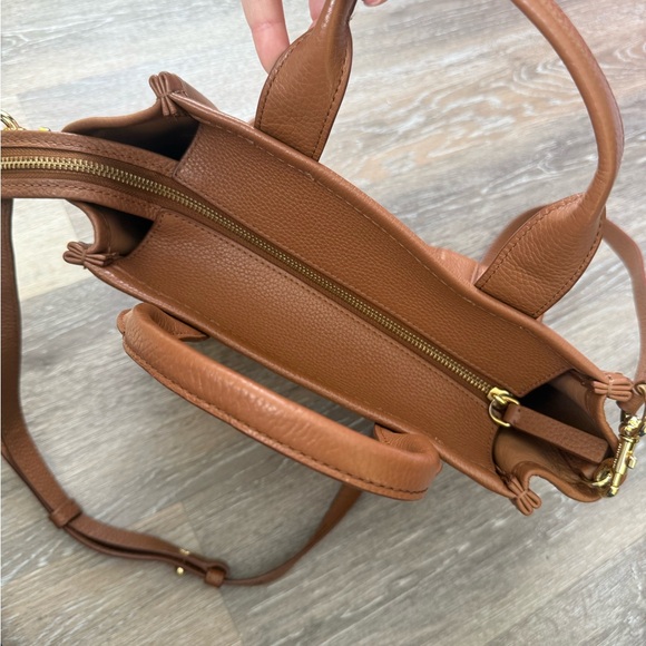 Marc Jacobs THE LEATHER SMALL TOTE BAG - Picture 12 of 16